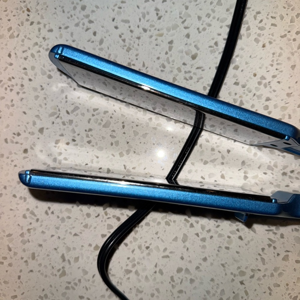 BaBylissPRO Nano Titanium Hair Straightener - Blue - Picture 4 of 7